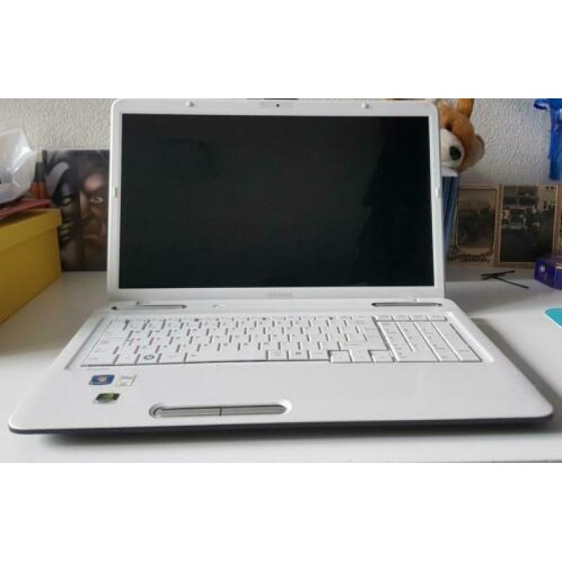 Toshiba Satellite L775-18Q Laptop