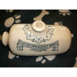 Doulton's improvedfoot warmer jaren 30 van Lambeth Pottery