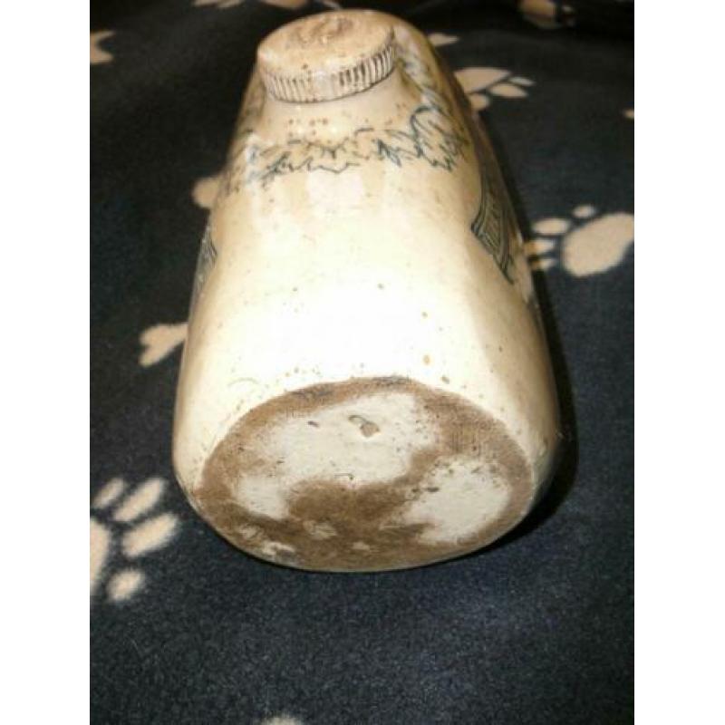 Doulton's improvedfoot warmer jaren 30 van Lambeth Pottery