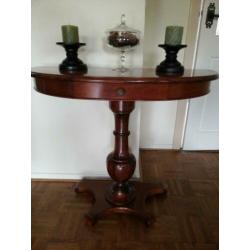 Antiek side table. Mooi ingelegd. Zeer goede staat! €135,00