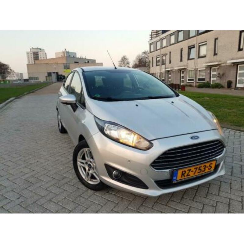 Ford Fiesta 1.6 TDCi Style Bj 2014 NAVI/CLIMATE/PDC etc.