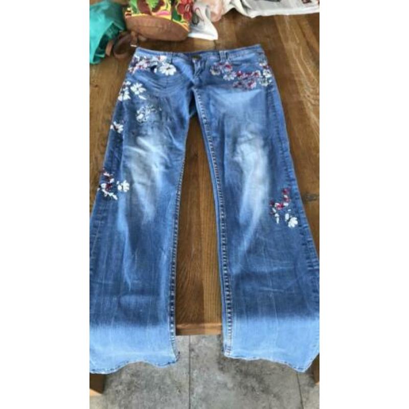 Desigual jeans met bloemen. Maat 30