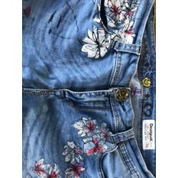 Desigual jeans met bloemen. Maat 30