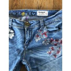 Desigual jeans met bloemen. Maat 30