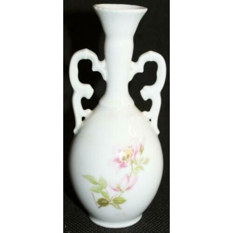 Porselein GIRAUD Limoges Vaasje met handvaten deco bloemen..