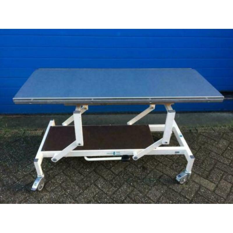 veterinaire behandeltafel rijdend hydraulisch+zijgeleiders