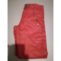 Leuke rode leather look jeans maat 34 spijkerbroek broek