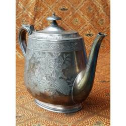 Antieke theepot uit Engeland van Walker & Hall silverplate.