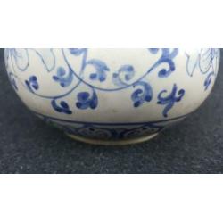 Chinees porselein vaas met floraal decor - 18,5 cm