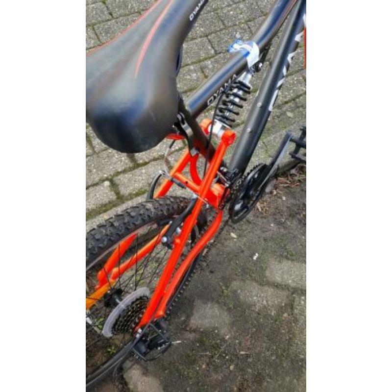 Jongensfiets vanaf 8 jaar nieuw in doos laatste in bron geel