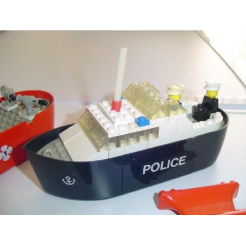 2 lego boten316-1: Fire fighting launch - 314-1: Police Boat