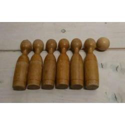 Vintage blank houten kegelsetje 7-delig (6 kegels en 1 bal)