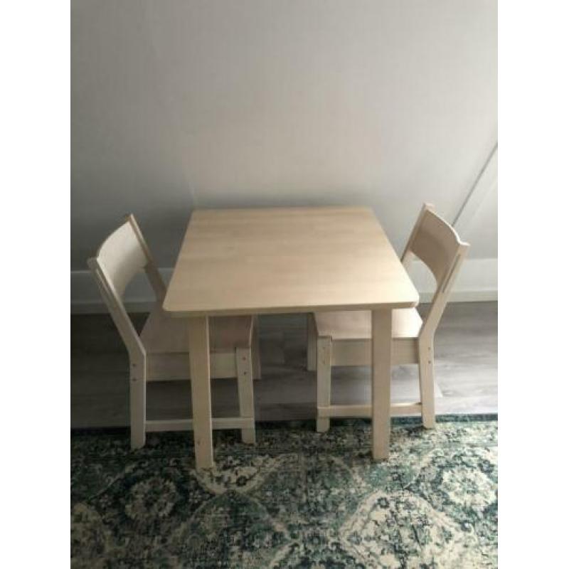 Tafel met 2 stoelen licht hout