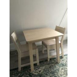 Tafel met 2 stoelen licht hout