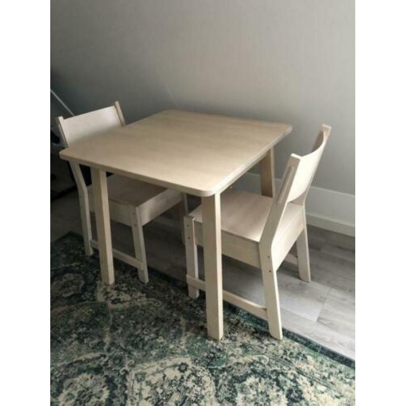 Tafel met 2 stoelen licht hout