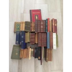 75 decoratieve boeken rond 1900 voor 50 euro samen