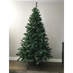 Mooie volle kerstboom+voet en doos. 215 cm brandvertragend