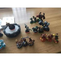 Wii skylanders en skylanders giant spel +24 figuren