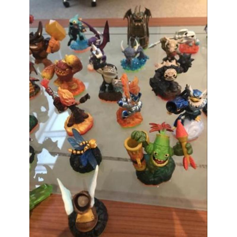 Zeer veel Skylander poppetjes